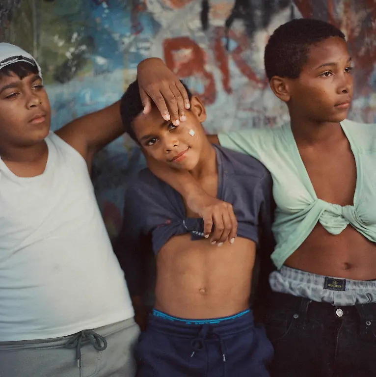 3 - Bus stop boys - 6962fd72-16b4-4b1e-b015-11ee4cc94b16